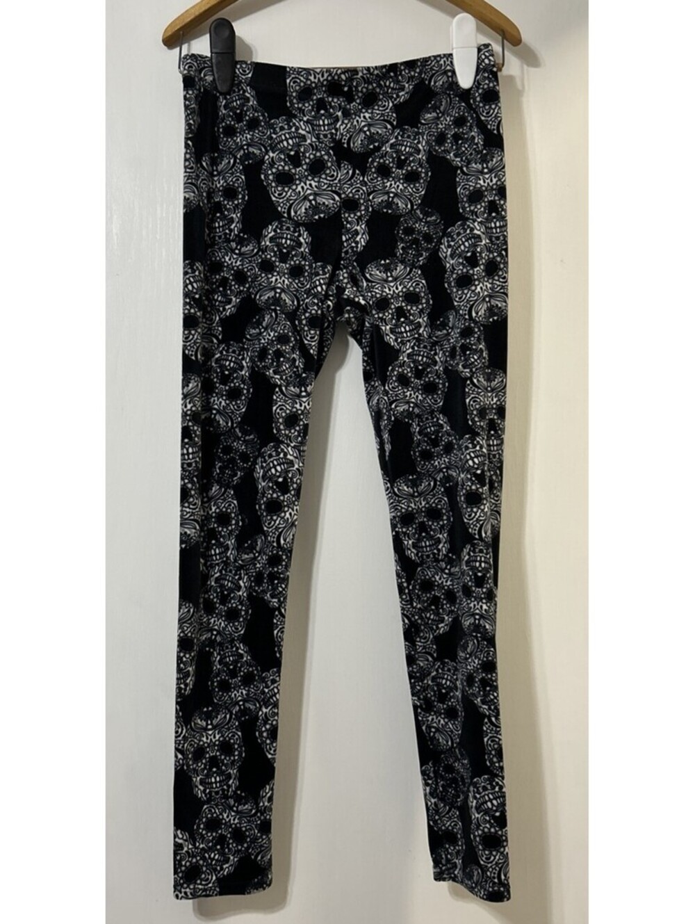 No Boundaries Velvet Sugar Skull Halloween Leggings Large